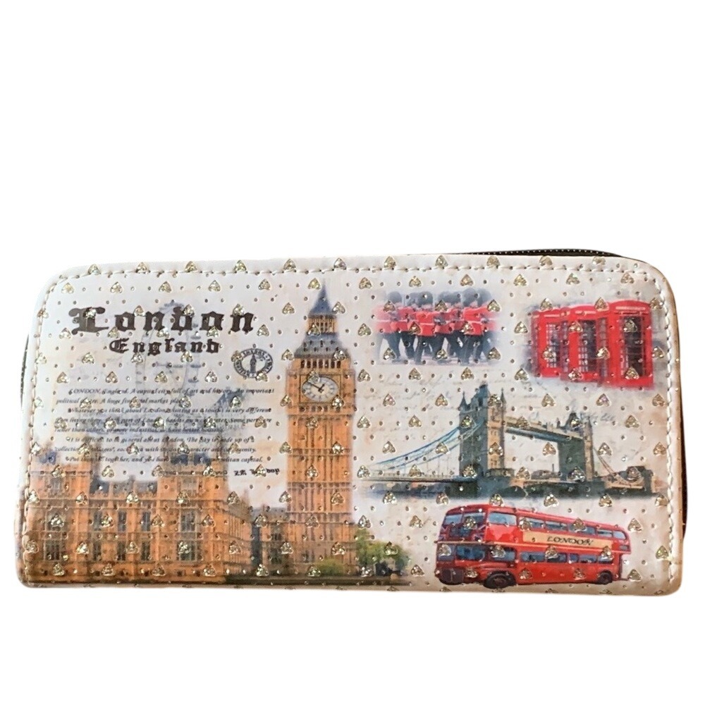 WALLET.‎ NWT. Iconic Landmarks of London, England. Silver hearts all over…